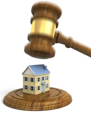 Co když majitel svěřil prodej nemovitosti aukční agentuře? Jaká jsou rizika, když vám ji (ne)přiklepnou?