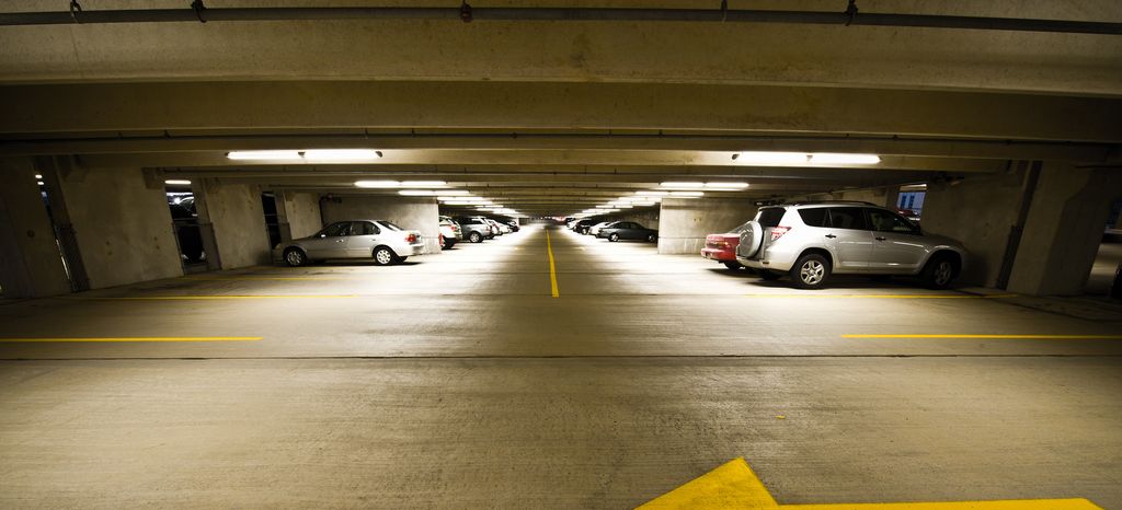 Garáž může přilákat nájemníky, kterým záleží na parkovacím stání, ale může se také pěkně prodražit.